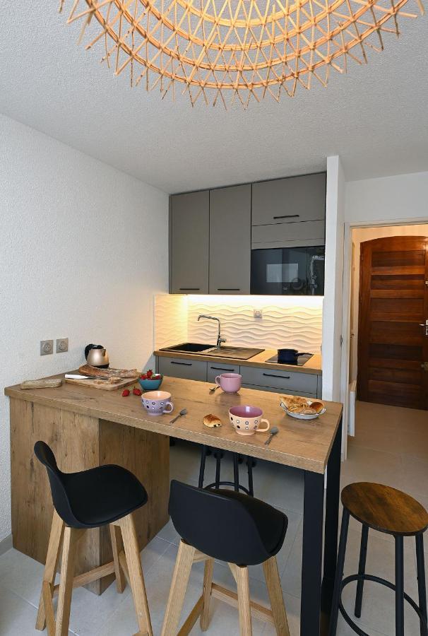 Charmant Studio 2A4 Pers Avec Jardin Et Place De Parking Situe A 5 Min A Pied De La Mer Бандоль Экстерьер фото