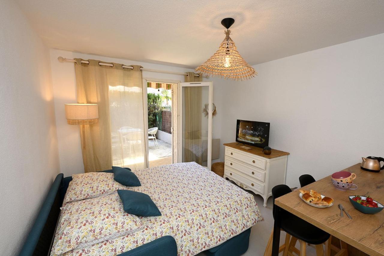 Charmant Studio 2A4 Pers Avec Jardin Et Place De Parking Situe A 5 Min A Pied De La Mer Бандоль Экстерьер фото
